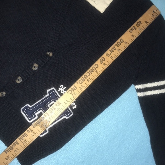 HOLLISTER varsity style button up cardigan navy and white H patch detail size S - Picture 6 of 8